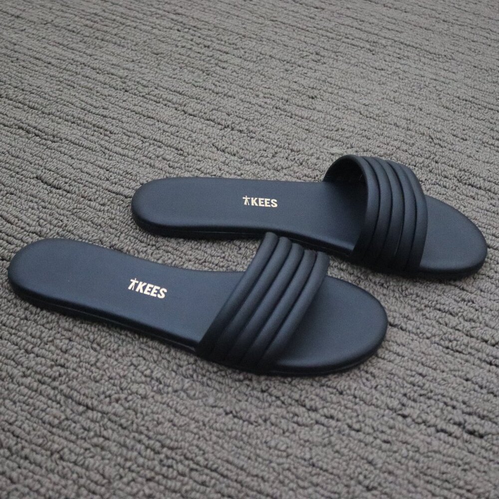 BRAND NEW Tkees Serena Sandal Color BLACK Size 7
